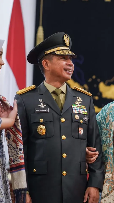 Puan menyebut Jokowi mengusulkan nama Kasad Jenderal Agus Subiyanto sebagai calon panglima TNI baru.<br>