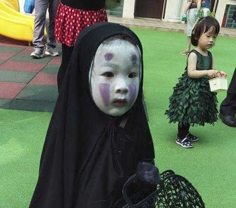 Remember the Child Who Went Viral for Dressing Up as a Ghost and Made Friends Cry? Now She's Grown Up and Transformed into a Beautiful Girl