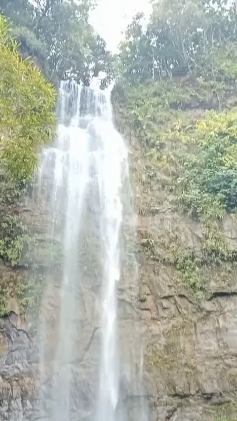 Mengintip Keunikan Curug Cijengkol, Air Terjun yang “Punya Anak” di Cianjur