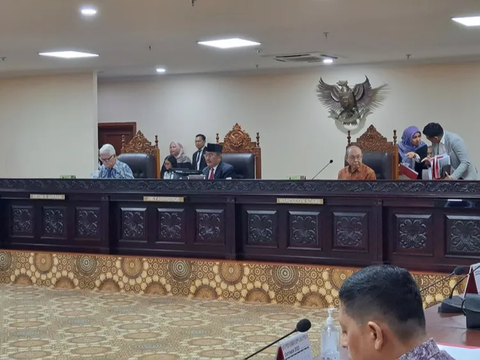 VIDEO: Pedas Ketua MKMK Jimly Sindir Hakim MK Anwar Usman Dkk 