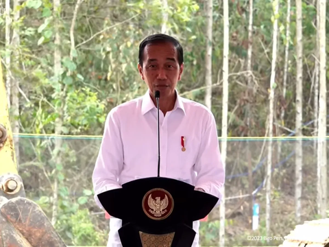 Pantun Jokowi di Depan 100 CEO di IKN: `Supaya Pembangunan Maju Terus, Pinjam Dulu Seratus`