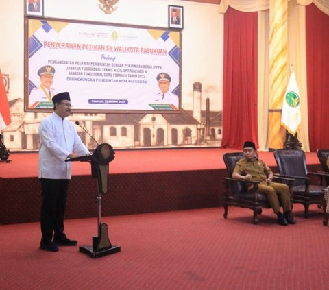 Serahkan SK Pengangkatan PPPK Tenaga Teknis dan Guru, Gus Ipul: Wujudkan Kinerja yang Berdampak