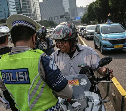 Perlu diingat, pemberian sanksi tilang bagi pemilik kendaraan yang tidak lulus uji emisi akan mengacu pada Undang-Undang Nomor 22 Tahun 2009 tentang Lalu Lintas dan Angkutan Jalan.