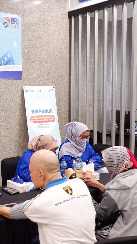 BRIPeduli mengadakan kegiatan pemeriksaan kesehatan gratis kepada para penerima pensiun dan masyarakat umum.