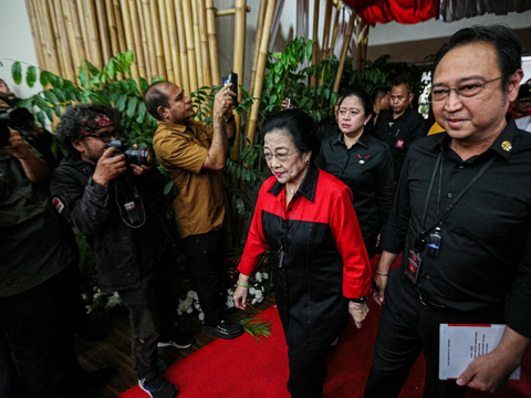Megawati Beserta Keluarga Ajak Ganjar-Mahfud Ziarah ke Makam Bung Karno