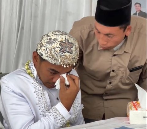 Teringat Almarhum Ayah dan Ibu, Mempelai Pria Ini Tak Kuasa Tahan Tangis saat Ucap Ijab Kabul