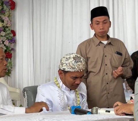 Teringat Almarhum Ayah dan Ibu, Mempelai Pria Ini Tak Kuasa Tahan Tangis saat Ucap Ijab Kabul