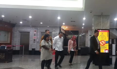 Daniel enggan menjawab apakah putusan MKMK dapat mempengaruhi putusan Nomor 90/PUU-XXI/2023. Daniel hanya menceritakan suasana RPH saat diperiksa MKMK.<br>