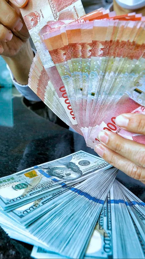 Kurs Rupiah Hampir Sentuh Rp16.000 per USD, Ternyata Ini Biang Keroknya