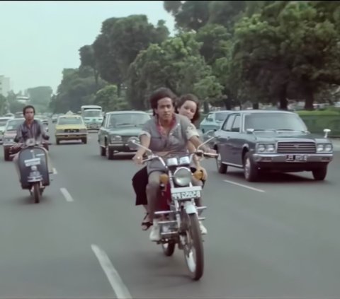 Old Photos of Jakarta in the 1980s, Rano Karno Rides a CB Similar to the Movie Dilan