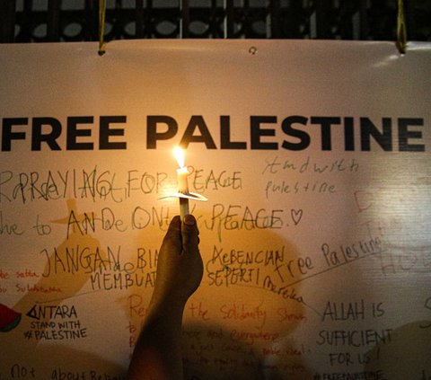 FOTO: Aksi Lilin dan Doa Bersama untuk Warga Jalur Gaza di Kedubes Palestina