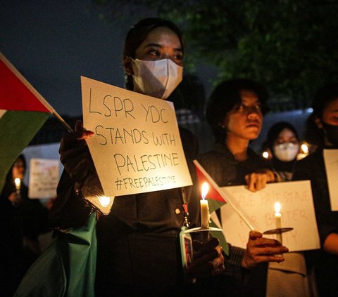 FOTO: Aksi Lilin dan Doa Bersama untuk Warga Jalur Gaza di Kedubes Palestina