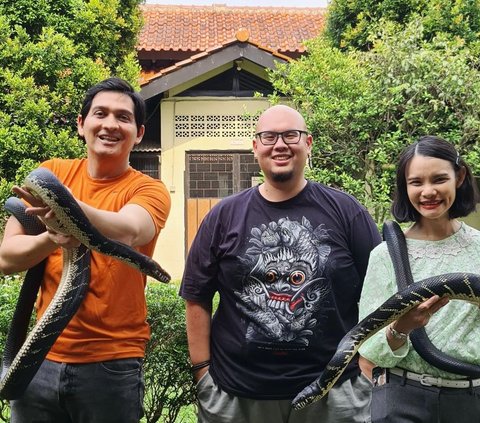 Lucky Hakim Chooses to be Close to Snakes Instead of Finding a Partner