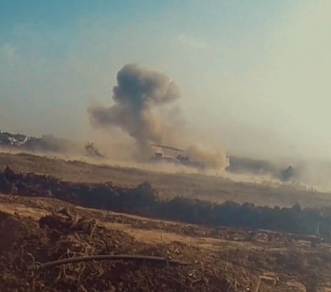 Sayap militer Hamas merilis sebuah video, pada Rabu (1/11/2023), yang memperlihatkan aksi serangan balasan terhadap tank-tank Israel yang melancarkan serangan darat di Jalur Gaza. 