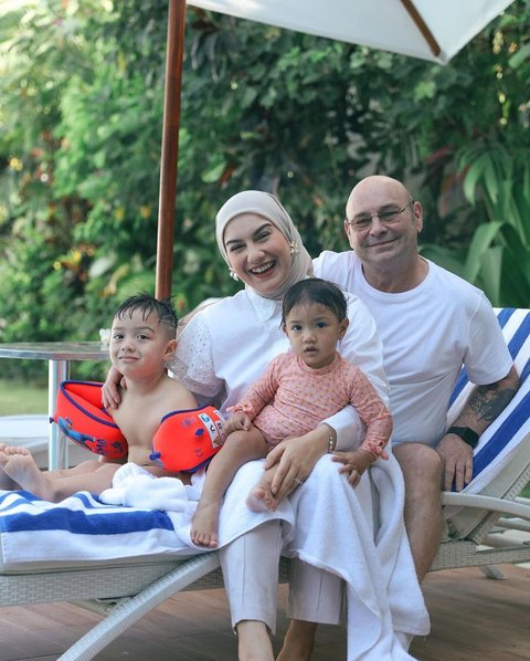 Sebelum Gugat Cerai Ammar Zoni, Ini Momen Seru Irish Bella Liburan Bareng Keluarga di Bali