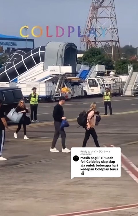 Berikut Potret Detik-Detik Chris Martin Tinggalkan Indonesia, Cium Tanah di Bandara