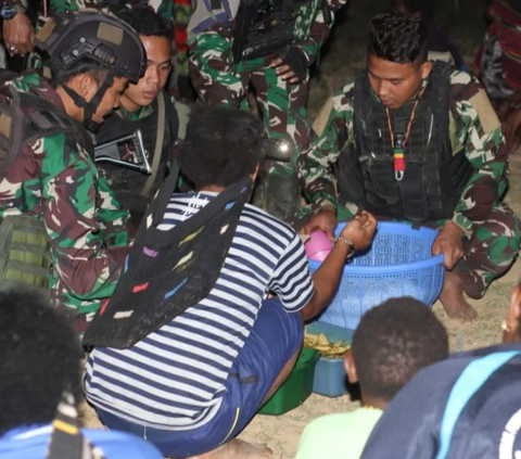 Penampakan Senjata Api Generasi Baru Milik KKB yang Disita TNI