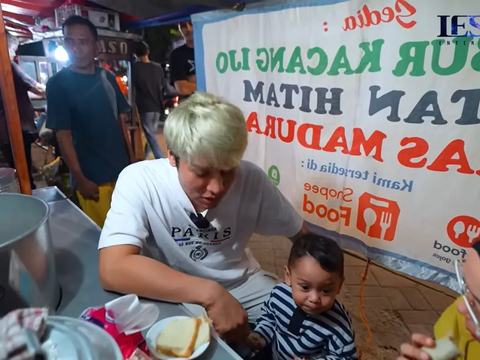 Tak Gengsi, Lesti Kejora dan sang Suami Jajan Bubur Kacang Ijo dan Bakso di Pinggir Jalan