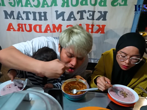 Tak Gengsi, Lesti Kejora dan sang Suami Jajan Bubur Kacang Ijo dan Bakso di Pinggir Jalan