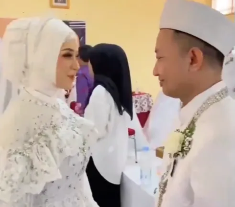 Ngirit Pasangan Pengantin Ini Ikut Nikah Massal, Alasannya Buat Beli Tanah dan Mobil