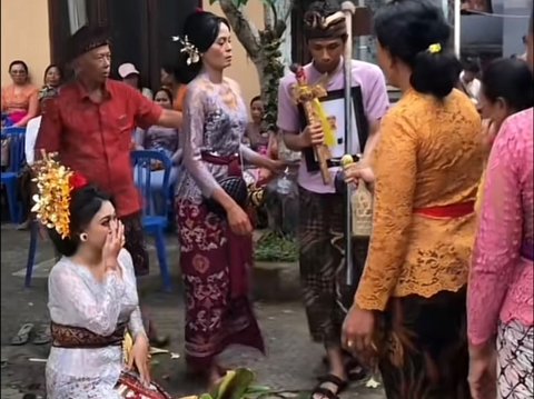 Viral Wanita di Bali Menikah Tanpa Kehadiran Suami, Diganti Keris dan Foto