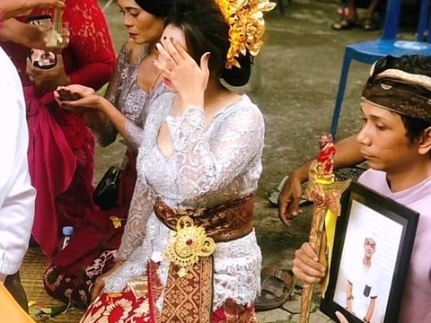 Viral Wanita di Bali Menikah Tanpa Kehadiran Suami, Diganti Keris dan Foto