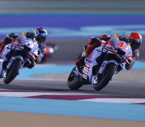 Seri MotoGP Qatar 2023 di Sirkuit Lusail, menjadi momen sejarah tak terlupakan bagi Fabio Di Giannantonio. Sebab pembalap tim Gresini Racing itu tampil sebagai juara sekaligus mencetak kemenangan perdananya di kelas tertinggi Kejuaraan Dunia Balap Motor itu.<br>