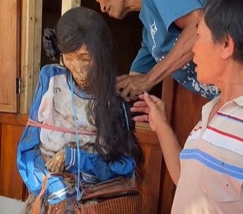 Penampakan Jenazah Terlihat Utuh dan Rambutnya Semakin Panjang Saat Ritual Ma'nene Suku Toraja