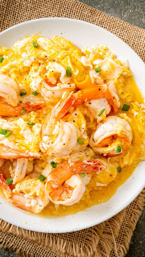 Inspired by Asian Restaurants: Honey Mayo Shrimp Recipe, a Delicious, Savory, and Creamy Shrimp Dish for the Family.
