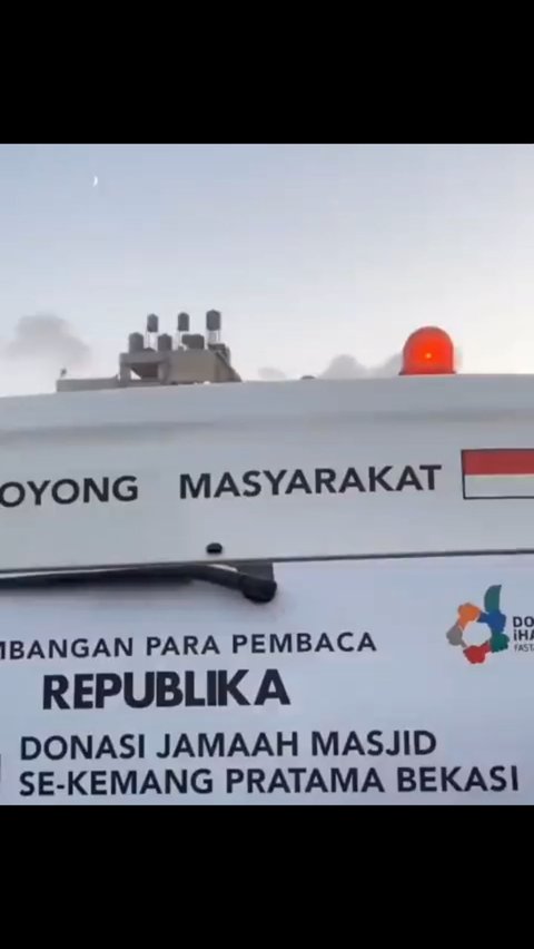 Momen Ambulans Bekasi Angkut Korban Serangan Israel di Palestina