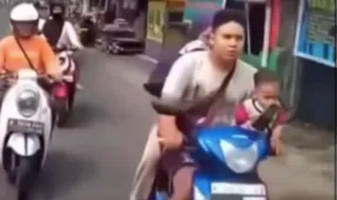 Cekcok di Jalan Pemotor Sebut Pemobil Orang Kaya Sombong, Dibalas Siapa Suruh Miskin