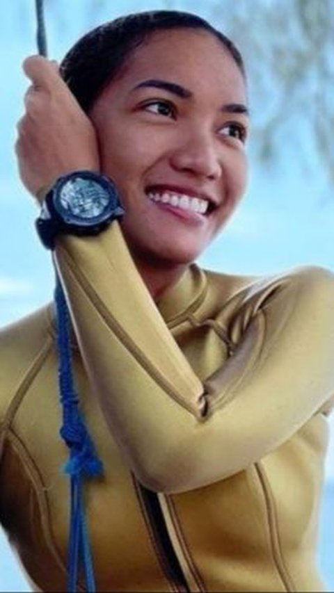 Wanita Indonesia Pecahkan Rekor Dunia Freediving Hingga 71 Meter, ini Sosoknya Dikenal jadi Putri Duyung<br>