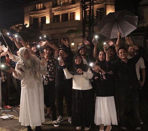 Romantic Dinner Ala Teuku Wisnu Bikin Shireen Sungkar Berbunga-bunga, Makannya di Pecel Ayam Sampai Curi Perhatian Warga