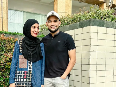 Romantic Dinner Ala Teuku Wisnu Bikin Shireen Sungkar Berbunga-bunga, Makannya di Pecel Ayam Sampai Curi Perhatian Warga