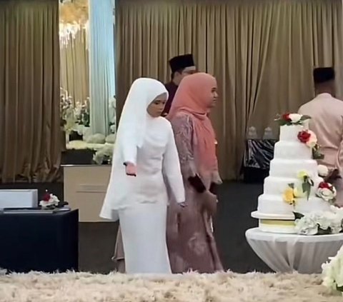 Momen Kocak Wanita Lupa sebagai Pengantin, Malah Jadi MC karena Kebiasaan