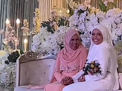 Momen Kocak Wanita Lupa sebagai Pengantin, Malah Jadi MC karena Kebiasaan