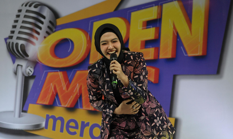 Lucunya Penampilan Istri Pejabat dalam Open Mic Merdeka