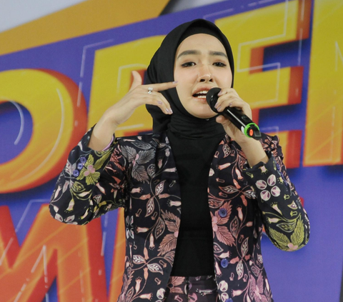 Lucunya Penampilan Istri Pejabat dalam Open Mic Merdeka