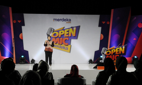 Lucunya Penampilan Istri Pejabat dalam Open Mic Merdeka