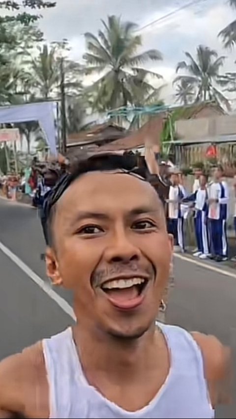 Viral Momen Pria Ikut Maraton 42 KM, Lari Santai Dapat Sorakan Suporter Bak Pemain Bola