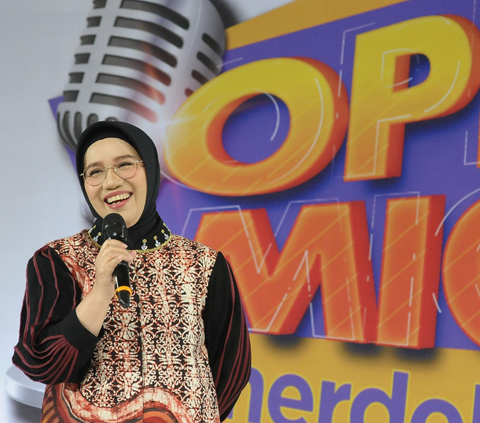 Open Mic Medeka Vol I: Istri Plt Gubernur Kaltim Yulia Zubir Menghibur dengan Kisah Unik Istri Pejabat