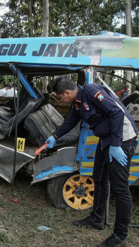 Kabarnya, sembilan korban dari 11 penumpang yang tewas telah dimakamkan pada Senin (20/11 2023) ini di sejumlah pemakanan umum di Surabaya.