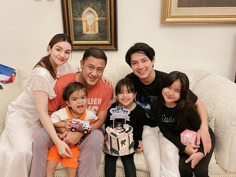 10 Momen Teuku Rassya Bersama Tiga Adik Sambungnya, Sweet Banget Ikut Rayakan Ultah