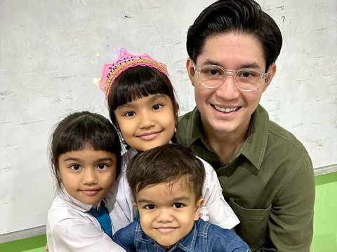 10 Momen Teuku Rassya Bersama Tiga Adik Sambungnya, Sweet Banget Ikut Rayakan Ultah