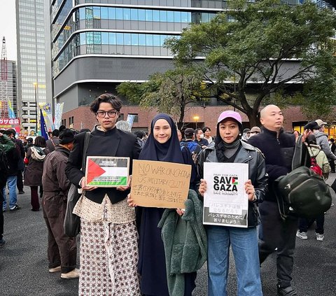 Penuh Haru, Intip Momen Zaskia Adya Mecca Ikut Aksi Dukung Palestina saat Liburan di Jepang