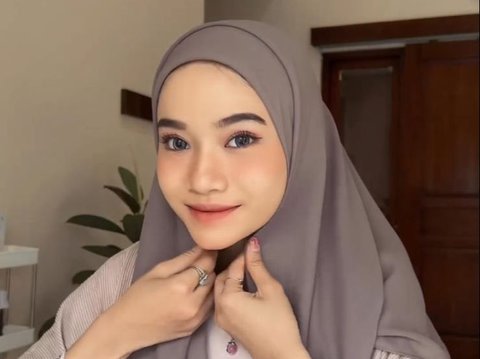 Neat and Sweet, Hijab Tutorial with Ring Accessories in the Middle