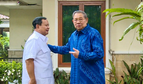 SBY, bersama Prabowo disebutnya sama-sama mengemban tugas negara di daerah pertempuran. 