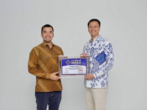 Federal Oil  Raih Top Brand Award 2023 Kategori Pelumas Sepeda Motor