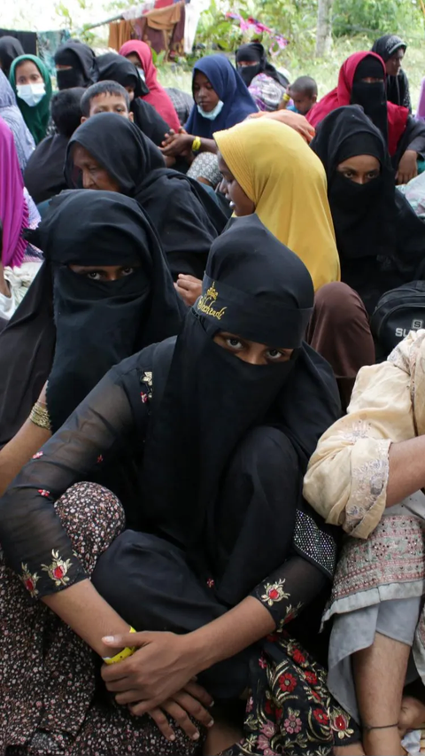 Keberadaan imigran Rohingya di Bumi Serambi Mekkah telah menjadi masalah tersendiri bagi sebagian warga Aceh.