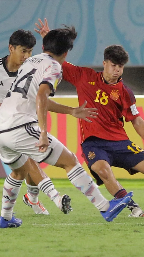 Hingga pada menit kedelapan, Spanyol akhinya mampu mencetak gol dengan cepat melalui aksi Quim Junyent. Skor sementara 1-0.<br>